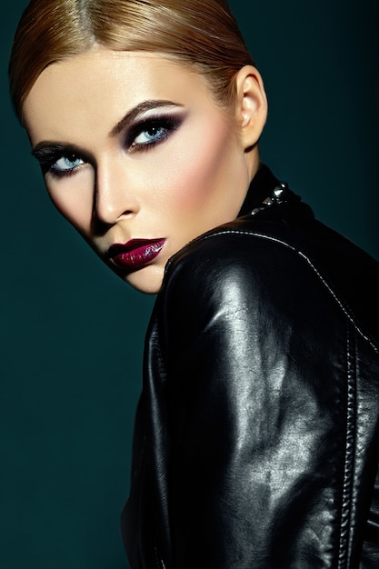 Free photo high fashion look.glamor closeup portrait of beautiful sexy stylish caucasian young woman model with bright modern makeup, with dark red lips,  with perfect clean skin