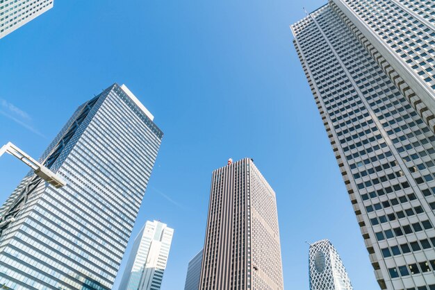 고층 빌딩과 푸른 하늘-도쿄 신주쿠