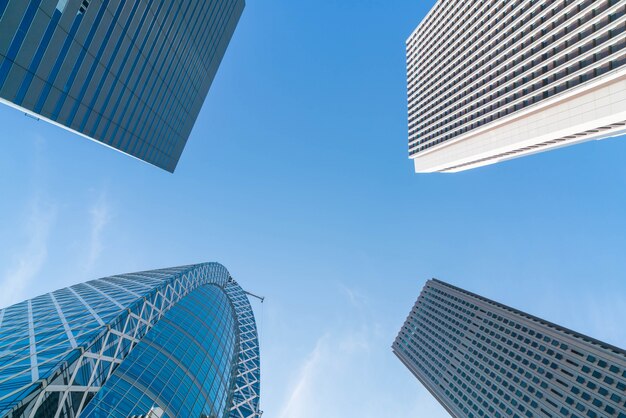 고층 빌딩과 푸른 하늘-도쿄 신주쿠