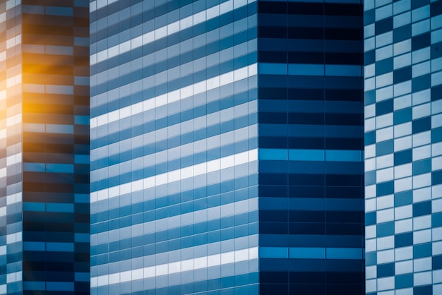 Высотные здания в синем тоне