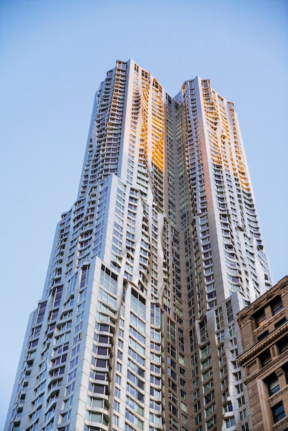 高構造の近代的な高層ビル
