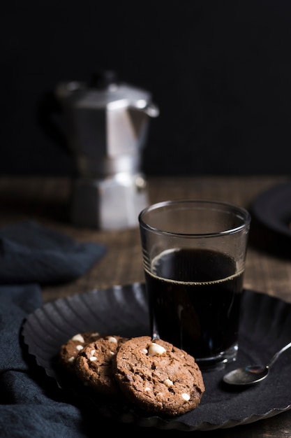 Free photo high view cold coffee with cookies