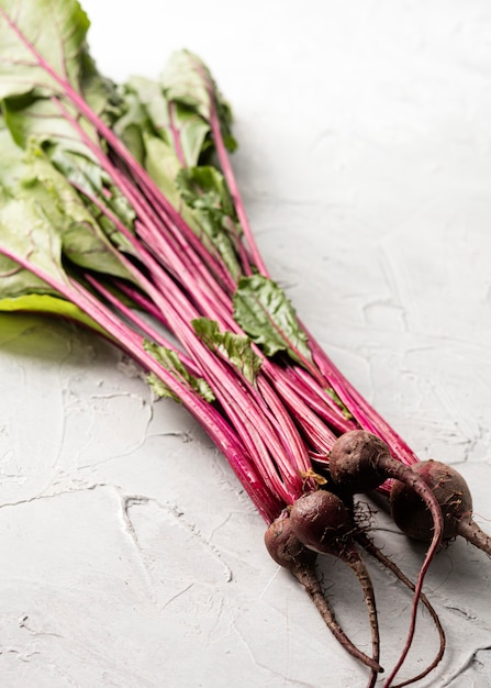 Free photo high view fresh beet with leaves