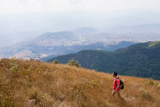 Hiker в горах