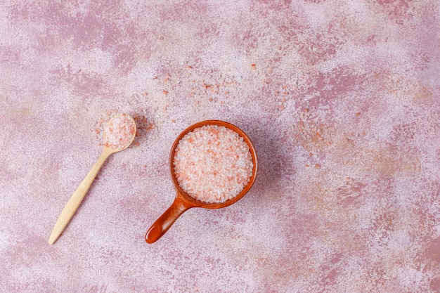 Бесплатное фото Гималайская розовая соль, вид сверху