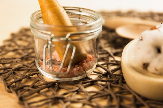 Free photo himalayan salt in glass jar with pestle