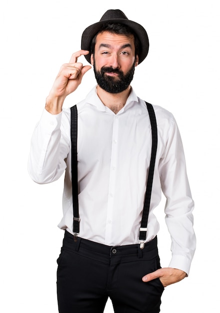 Foto gratuita uomo di hipster con la barba che fa piccolo segno