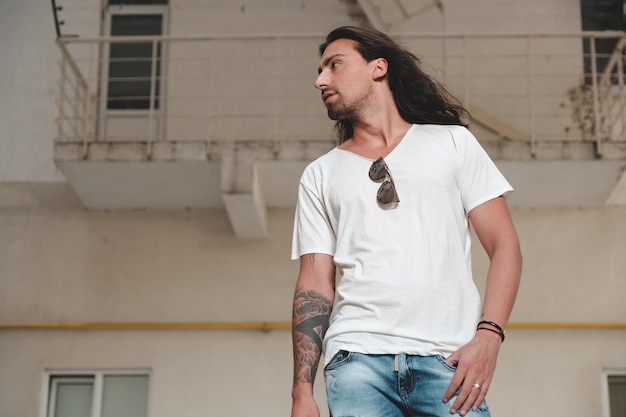 Free photo hipster model with long hair