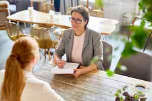 Free photo hiring waitress