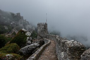 免费照片历史城堡辛特拉的摩尔人,葡萄牙在雾蒙蒙的一天