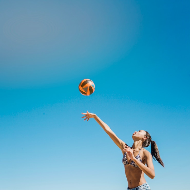 Free Photo hitting volleyball