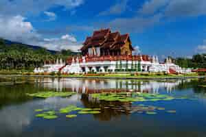 Foto gratuita ho kham luang stile tailandese settentrionale in royal flora ratchaphruek a chiang mai, thailandia.