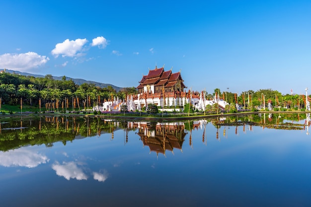 タイ、チェンマイのロイヤルフローララチャプルークにあるホーカムルアン北部タイスタイル。