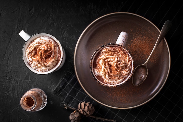 Free photo hoc chocolates with whipped cream and cocoa powder