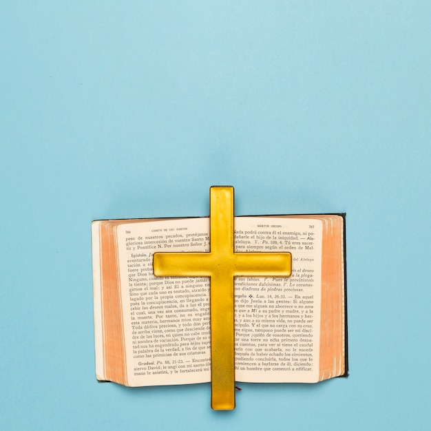 Free photo holy book opened with wooden cross