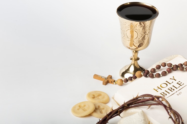 Free Photo holy communion concept with bible