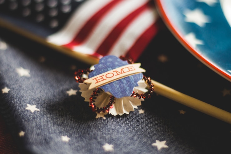 Free Photo home decor with the background of the blurry american flag