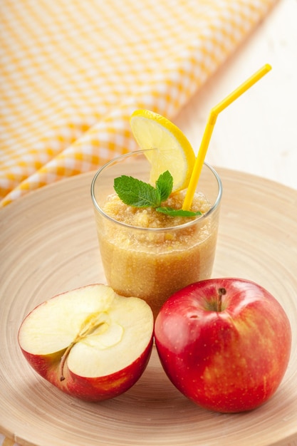 Free photo homemade apple juice