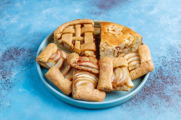 집에서 만드는 사과 파이, 케이크 및 galette.