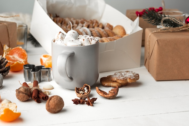 Free photo homemade bakery making, gingerbread cookies in form of christmas tree.