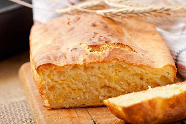 Домашний сырный хлеб