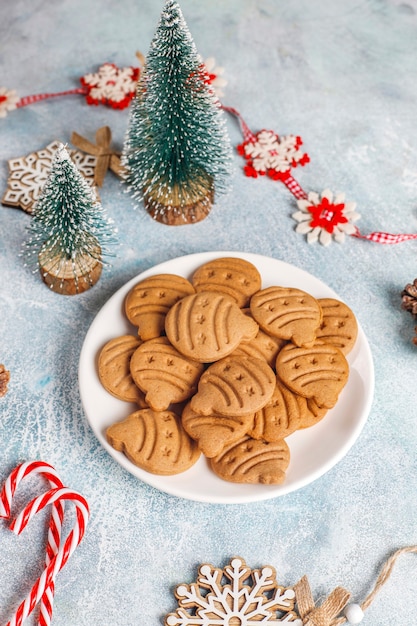 Free photo homemade delicious gingerbread cookies.