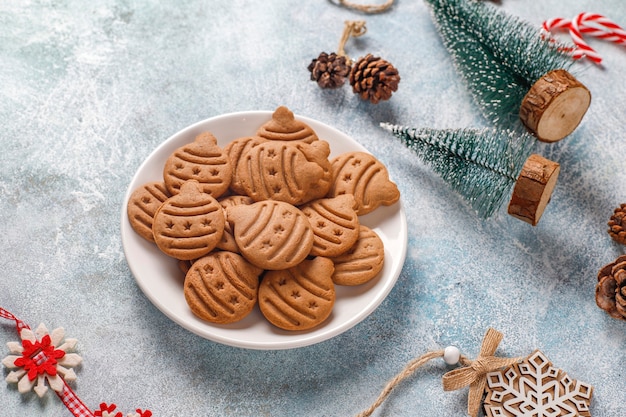 Deliziosi biscotti di panpepato fatti in casa.