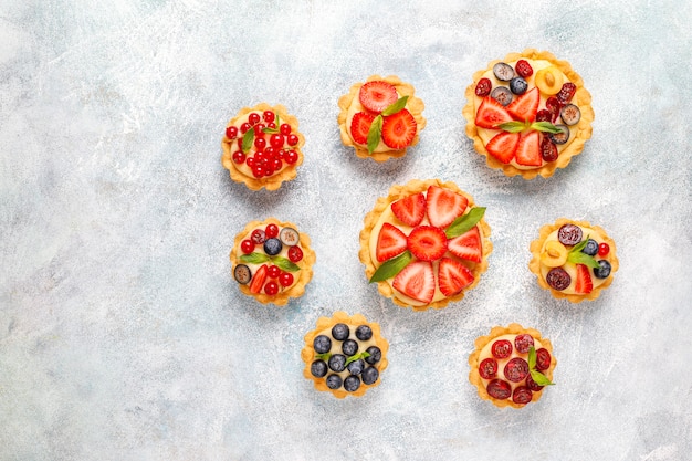 Free photo homemade delicious rustic summer berry tartles.