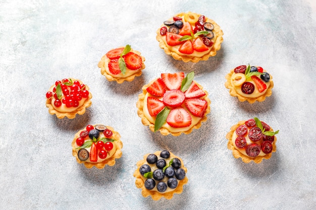 Free photo homemade delicious rustic summer berry tartles.