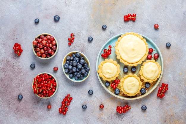 Домашние вкусные деревенские летние ягодные тарталетки