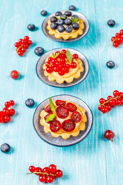 Free photo homemade delicious rustic summer berry tartles.