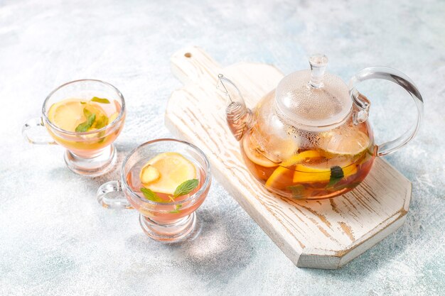Домашний фруктово-ягодный чай с мятой.