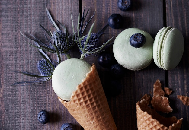 Foto gratuita amaretti fatti in casa tra cardo e mirtilli