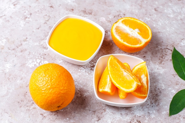 Free photo homemade orange curd with juicy oranges.