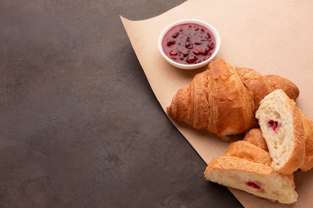 Pasticceria fatta in casa con marmellata