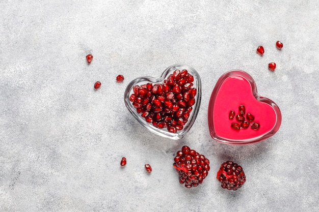 Free photo homemade pomegranate curd or topping with pomegranate seeds.