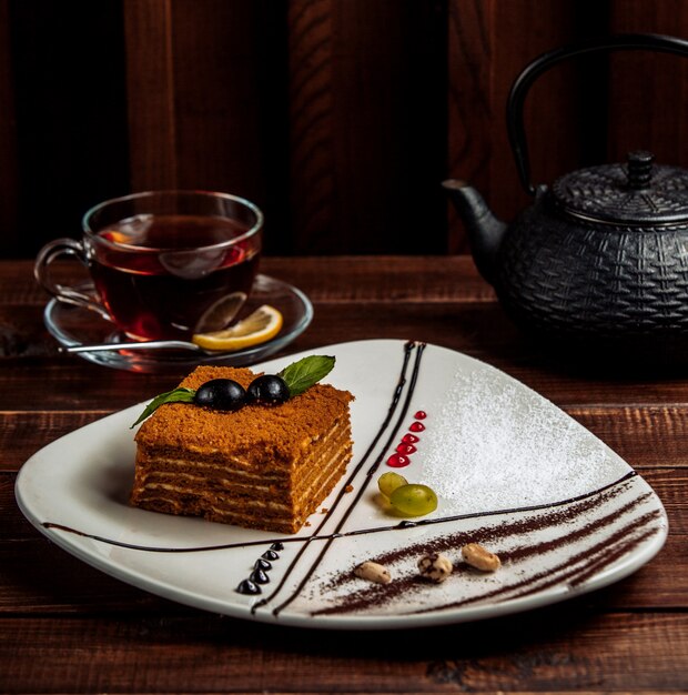 Honey cake with black tea