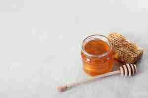 Free photo honeycomb with jar