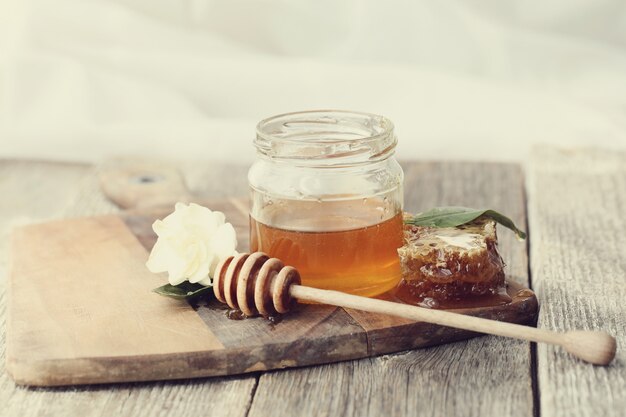 Honeycomb with jar