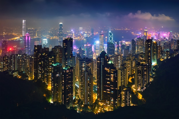 香港​の​高層​ビル​の​スカイライン​都市​景観​ビュー