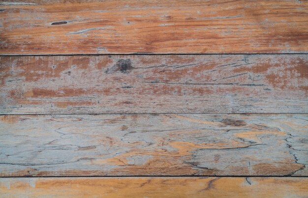 Горизонтальные старые деревянные столы