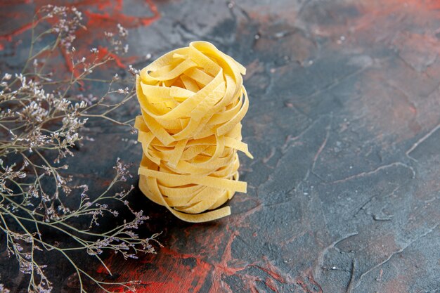 Horizontal view of stacked three portions of spaghetti on mixed color table