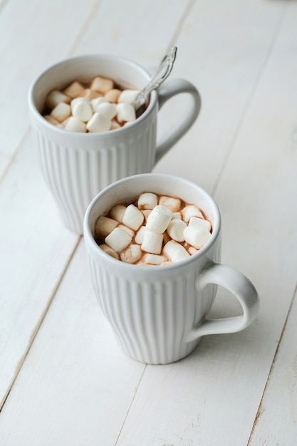 Free photo hot cacao with marshmallow