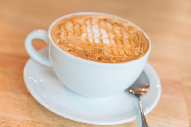 Free photo hot caramel macchiato