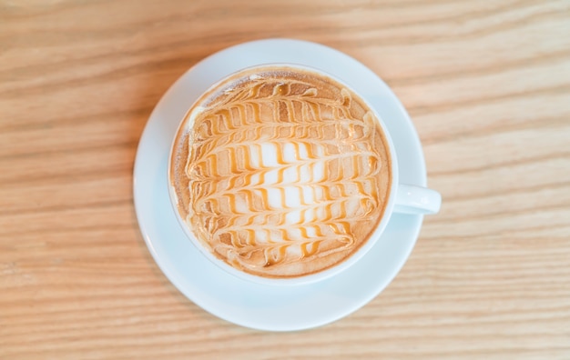 Free photo hot caramel macchiato