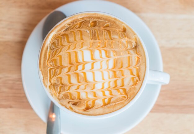 Free photo hot caramel macchiato