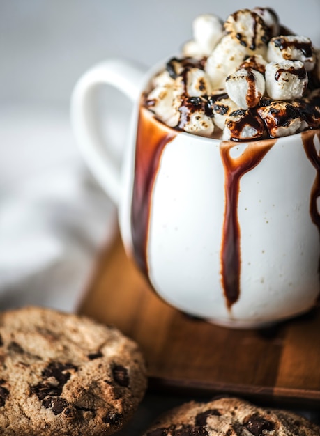 Foto gratuita cioccolata calda con marshmallow