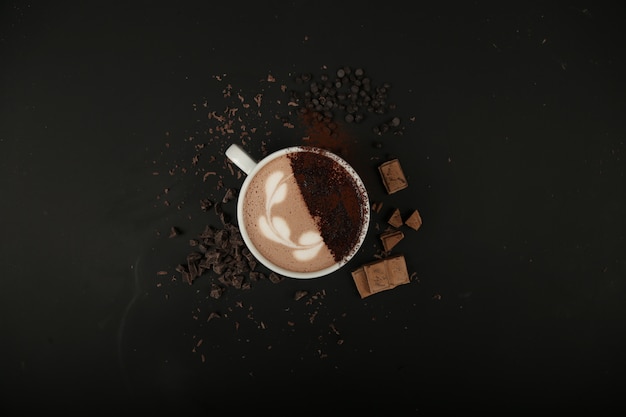 Пена из горячего шоколада какао с молоком