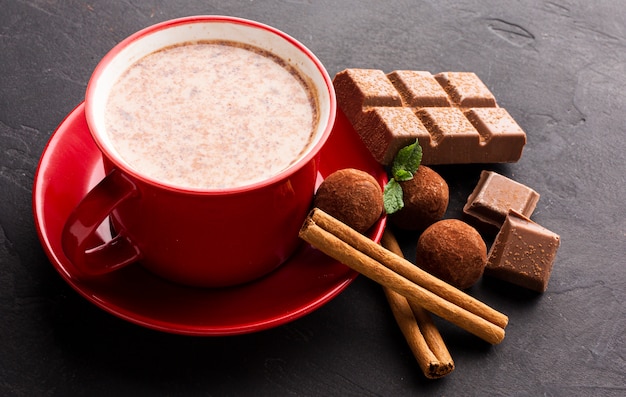 Free photo hot chocolate with cinnamon sticks