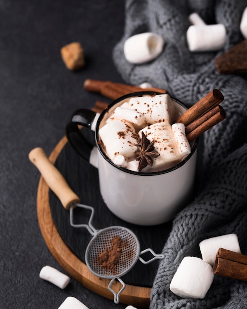 Free photo hot marshmallow drink